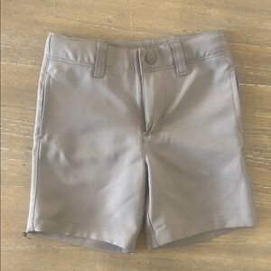 NWOT FREE GIFT WRAPPING! Under Armour Boys khaki shorts
